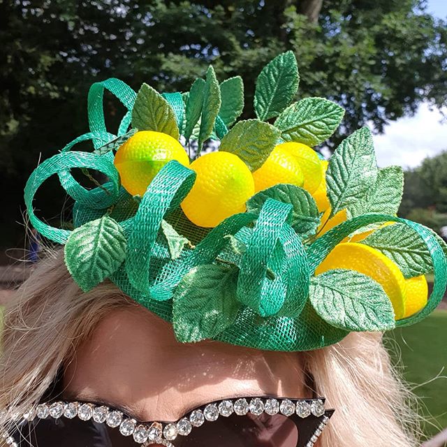 🍋🍋🍋When life gives you lemons... 🍋🍋🍋 make a new headpiece (and use the rest in a G&amp;T!🍸)
Showcasing my new headpiece created for the wonderful wedding of Mr &amp; Mrs Slater yesterday 💕
#thehatologist #hatology #victoriawright #stylist #st