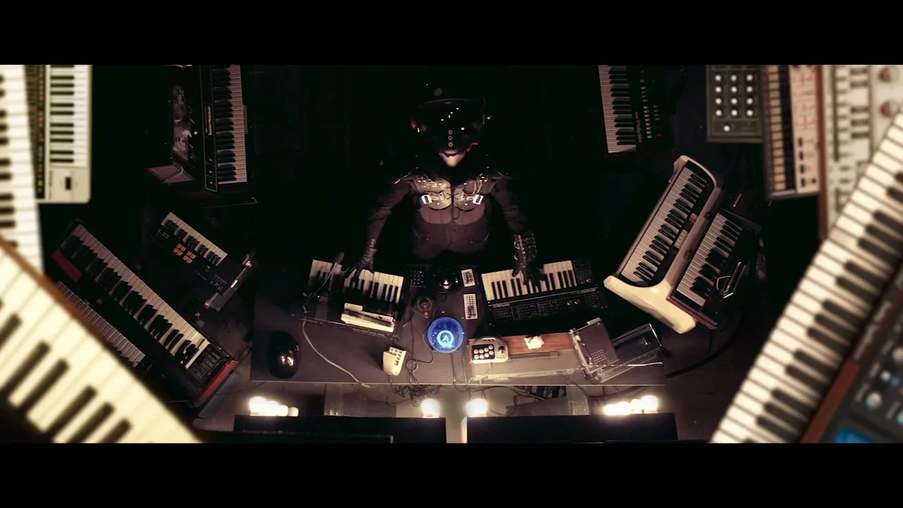 LOCOS - Leon Larregui