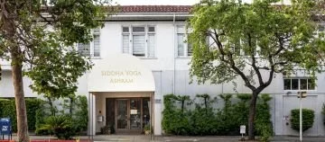 Front of the Siddha Yoga Ashram in Oakland