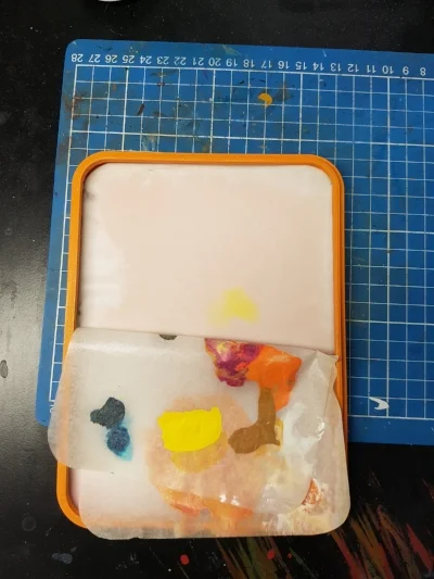 Yellow seeped through on the sponge after 70 hours in the palette. 