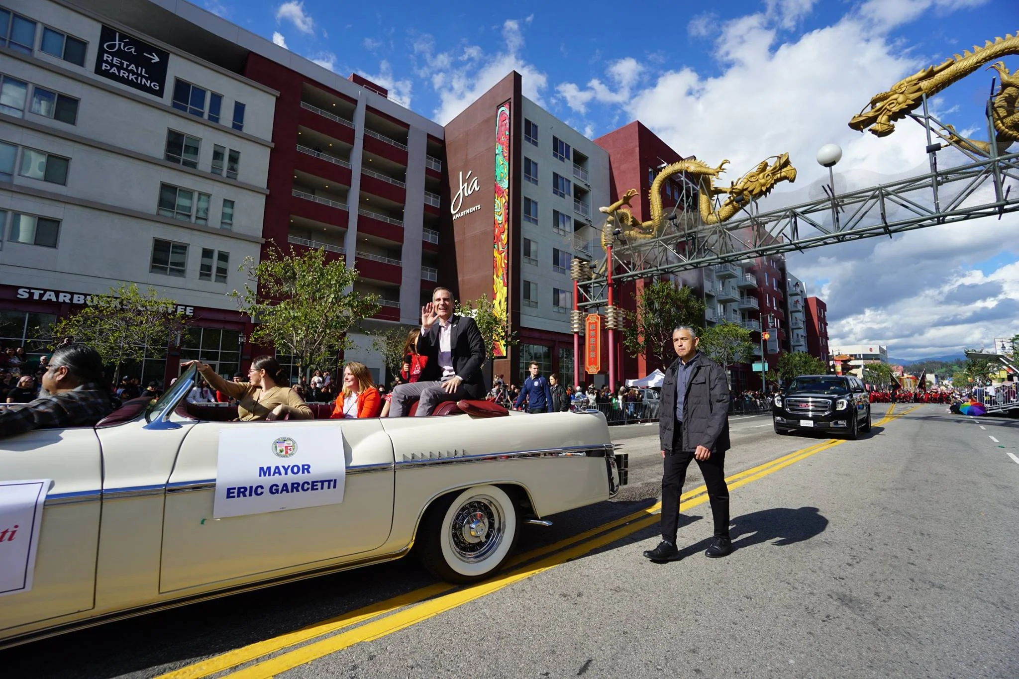 Parade_MayorGarcetti.jpg