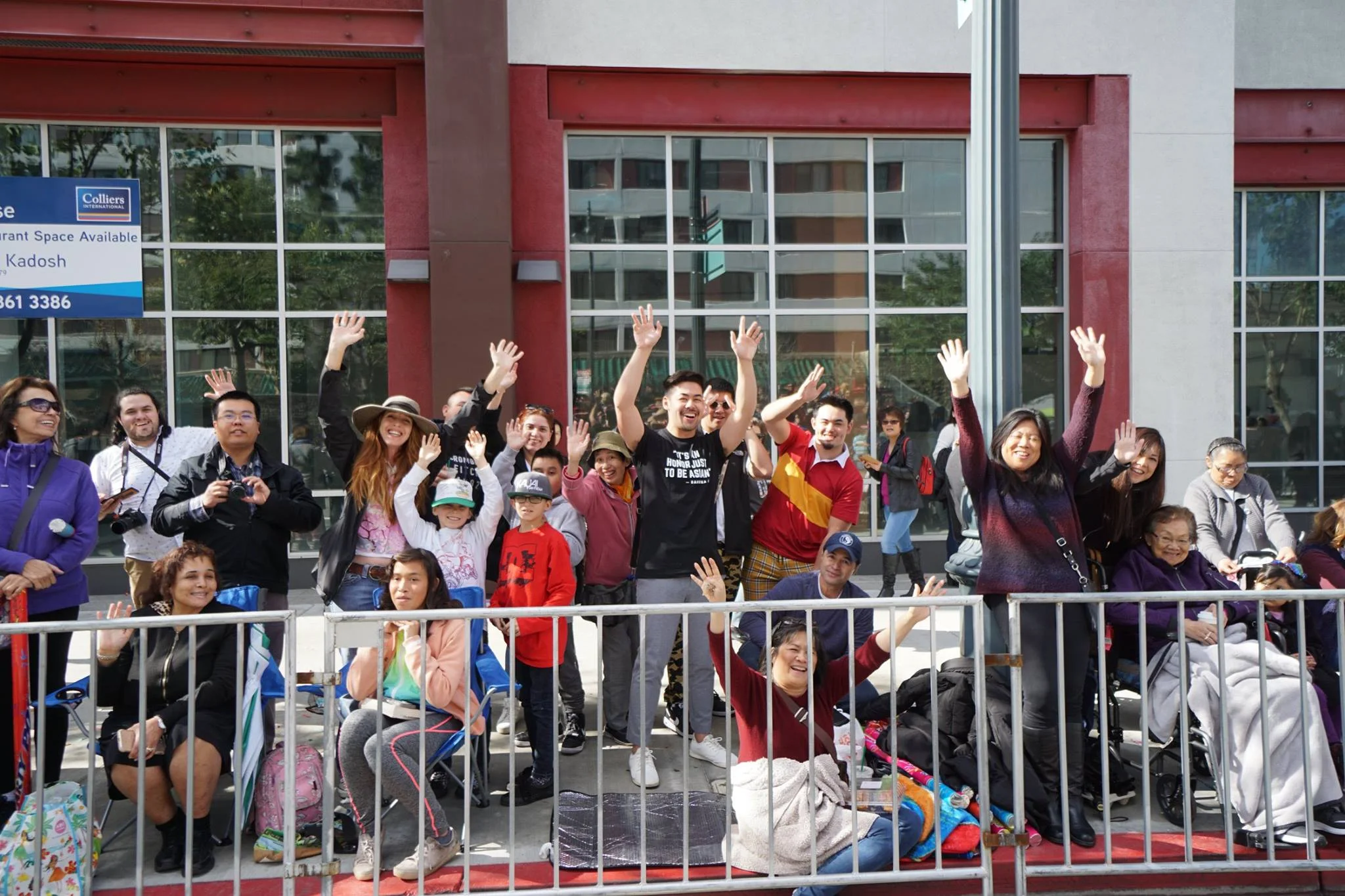 Crowd03.jpg