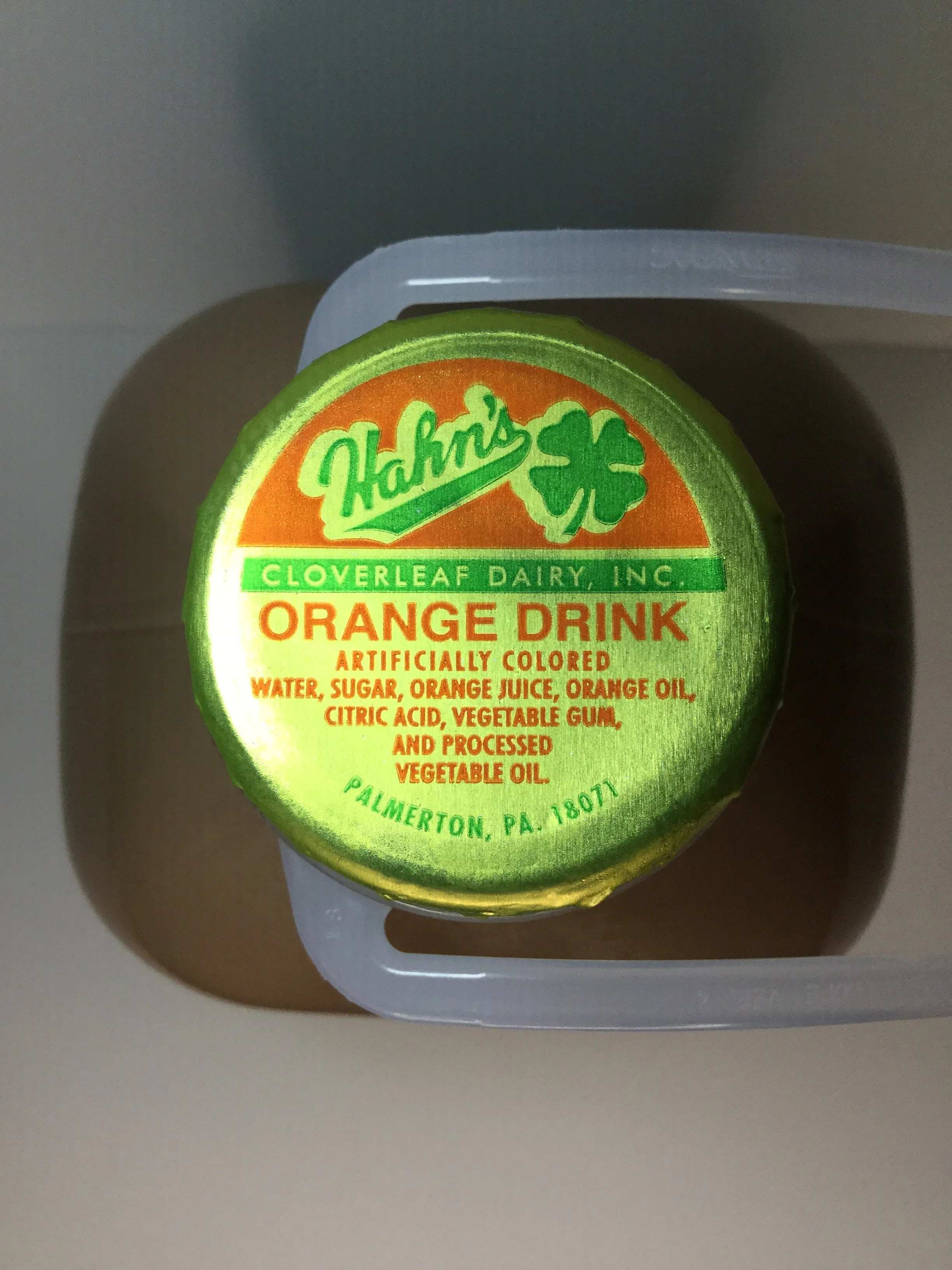 Hahn's Cloverleaf Dairy Chocolate Milk Top