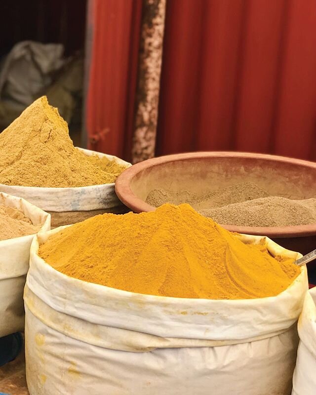 MAROC
-
Spices are used extensively in Moroccan food. Although some spices have been imported to Morocco through the Arabs for thousands of years, many ingredients&mdash;like saffron from Talaouine, mint and olives from Meknes, and oranges and lemons
