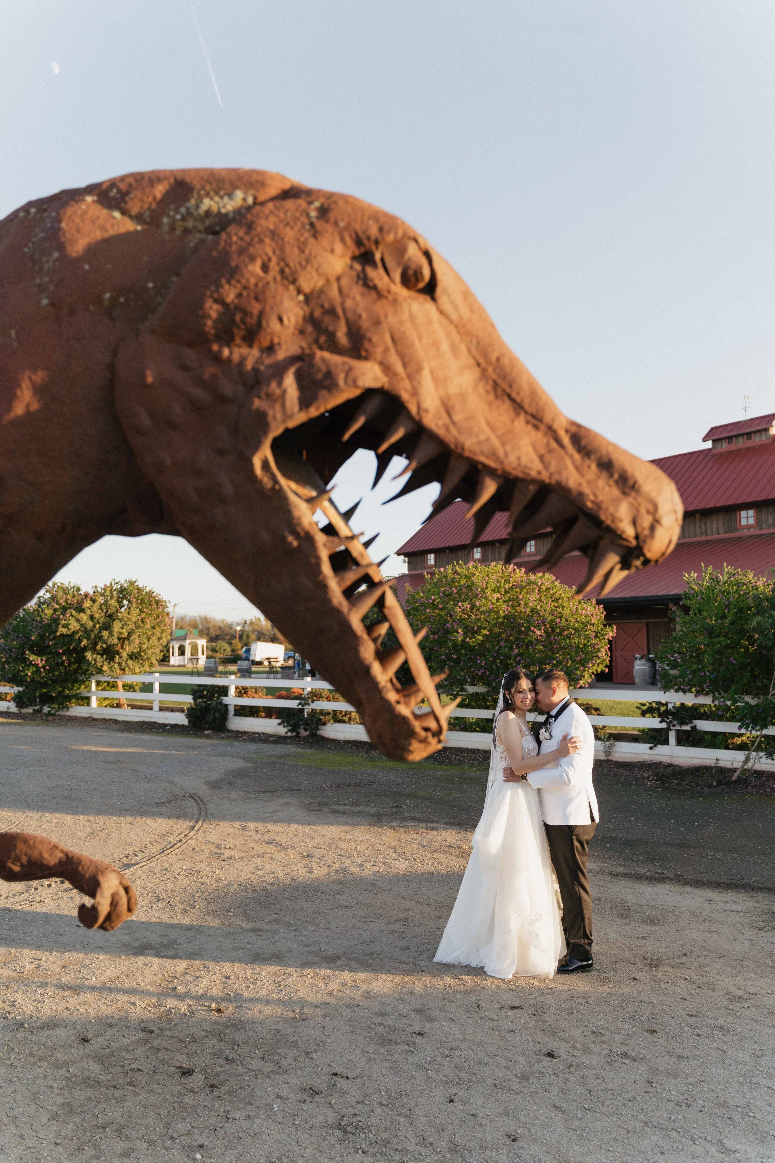 Dakota &amp; Valerie’s Swank Farms Wedding – Cozy Night, Dino Vibes &amp; Dancing