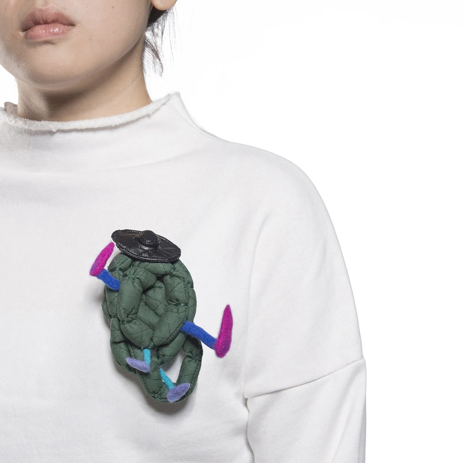 Passerby1 (brooch)