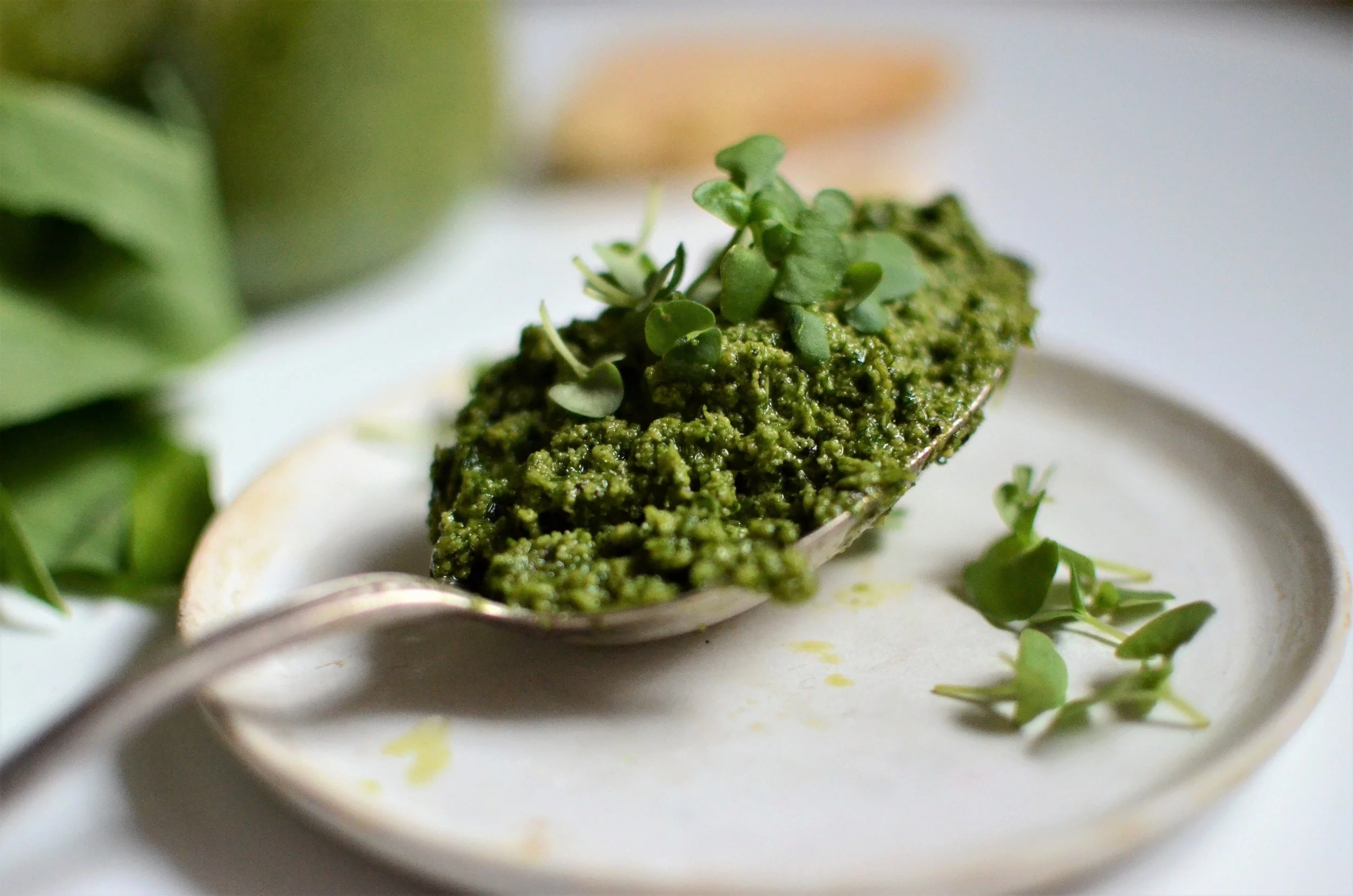 Lakšu un kaņepju pesto