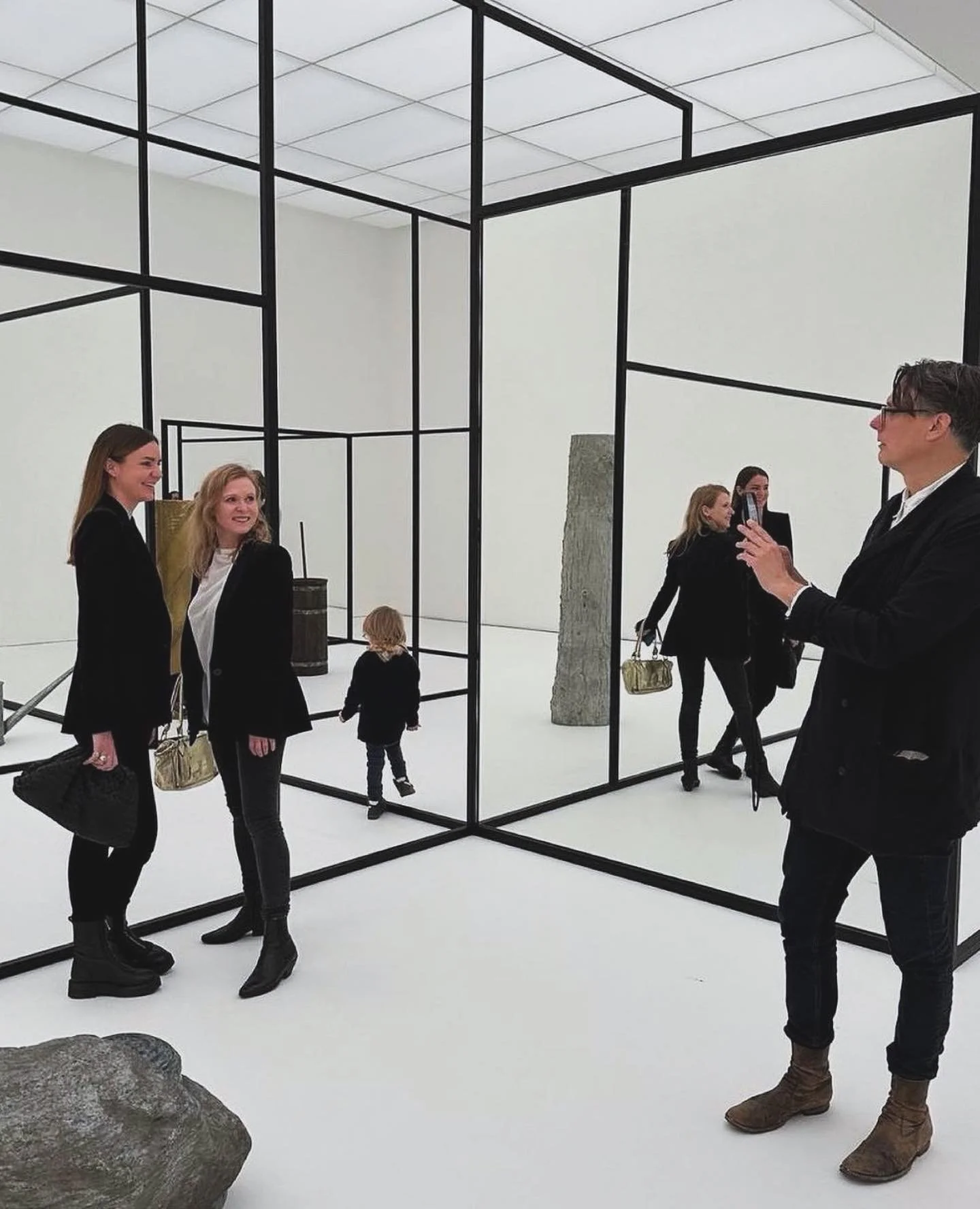 Last weeks opening of @alicjakwade @museumvoorlinden - a must see exhibition in a must see museum close to Den Haag ✨ 

In her solo exhibition Die Notwendigkeit der Dinge&nbsp;(The Necessity of Things), Alicja Kwade explores the essence of things by 