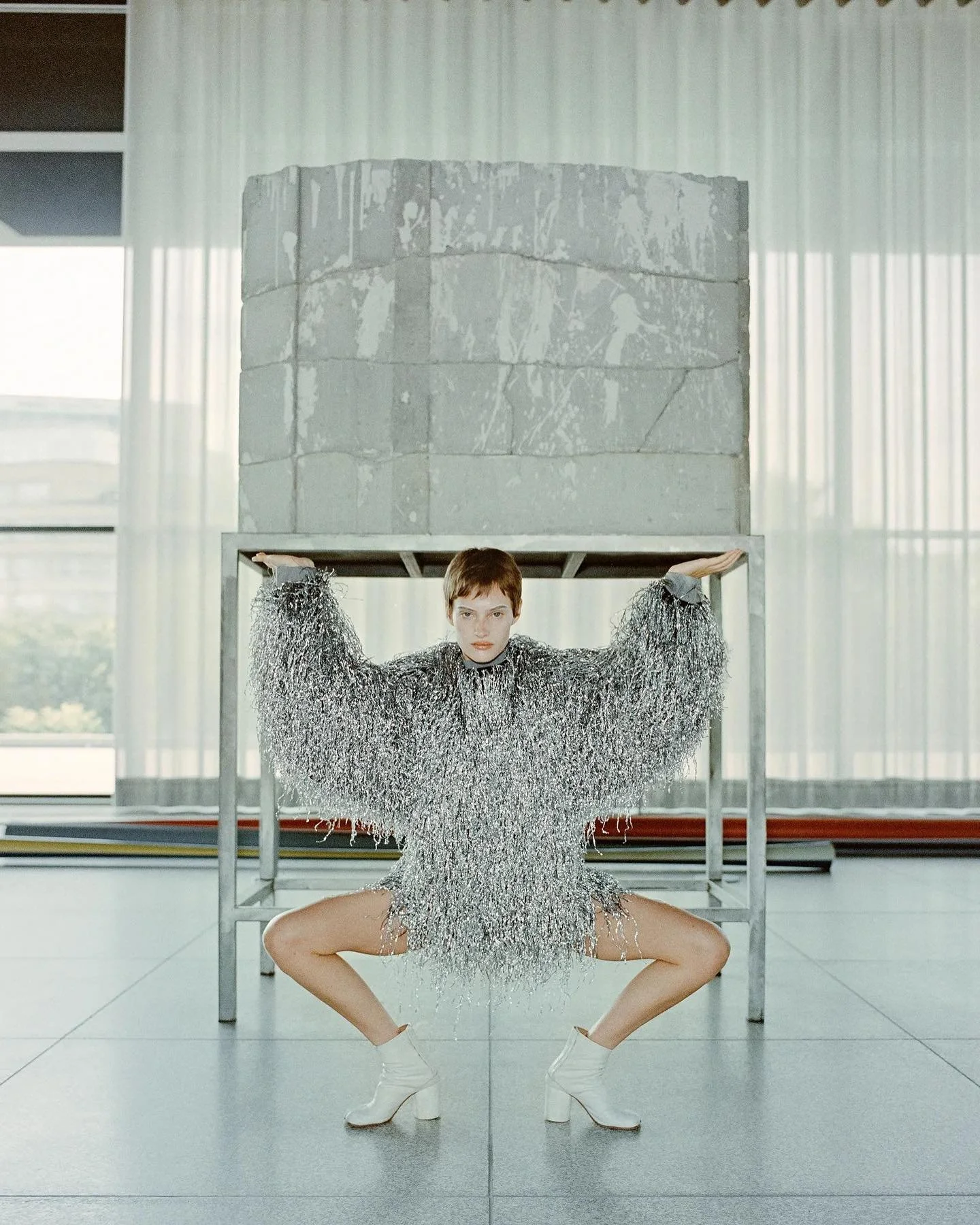 What an exciting experience this was to spent a day with the best of the best of two creative cosmoses in the iconic @neuenationalgalerie built by Mies van der Rohe, for the Cover Shoot for the upcoming @voguegermany issue. 

The shooting took place 