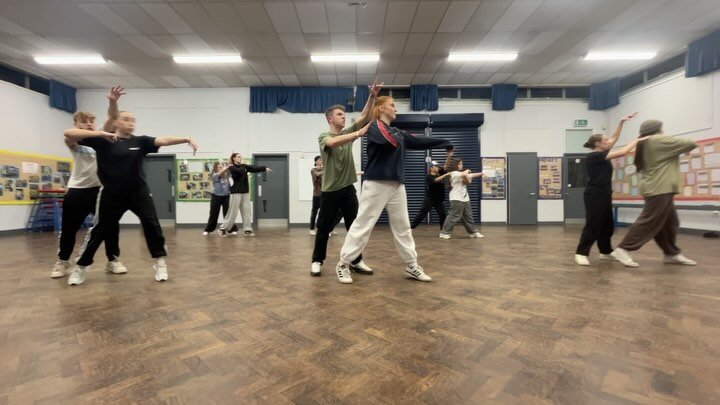 Little update of what our Advanced class have been up to recently! 📈

1: Choreography by @isaacfarmerr 
🎶 Mindset - Sandbox

2. Choreography by @elliotp92 
🎶 @silksonic - 777

3. Choreography by @isaacfarmerr 
🎶 @bluefoundationofficial - Eyes On 