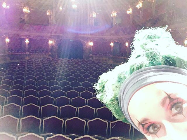 Last performance of the year! Cos&iacute; fan tutte in the beautiful Cuvill&eacute;s Theater in Munich 💚❤️#cosifantutte #despina #mozart #kammeroperm&uuml;nchen #illbehomeforchristmas Hair and makeup: @cigarettefairy 😘