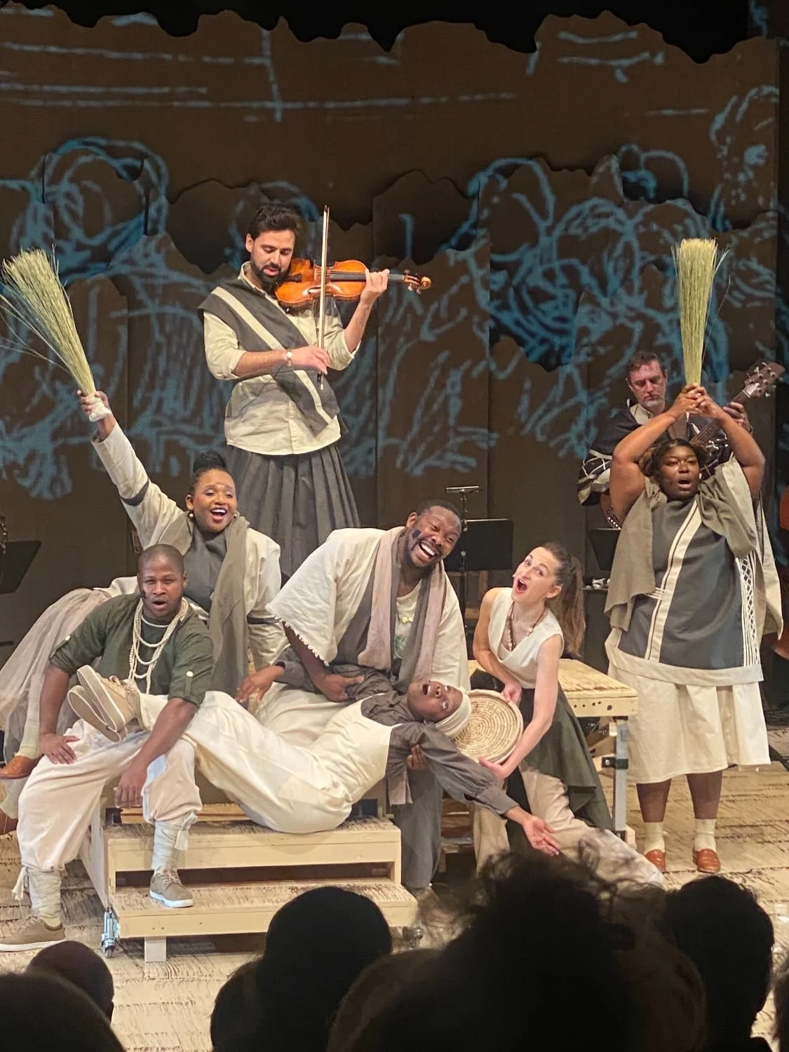 Some impressions of my jump-in for SELEMO with @komischeoperberlin @neukoellneroper &amp; @lessgoodidea 💗💗💗

Very happy to have met and worked with you all! 
🥹💗🌷😘