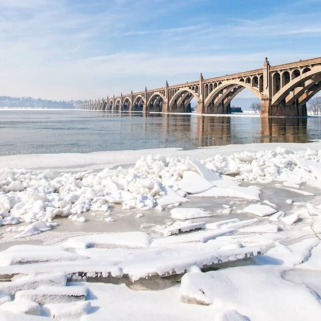 This was such a beautiful day. And just look at the ice formed on top of the Susquehanna River!!! Every time I go visit family in Pennsylvania we always cross the Veteran's Memorial Bridge and no matter what season it's always so mesmerizing. .
.
.
.