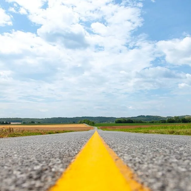Road trip to East Petersburg, PA last year for a family gathering. I absolutely love Pennsylvania roads, I can take my time to create such fun pictures. .
.
.
.
.
.
.
.
.
.
#momentswandered #visualcontent #contentcreator #calledtobecreative #createev