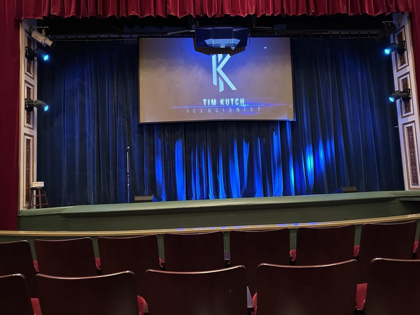 Stage view from the audience 

#magician #magic #illusionist #illusion #keynotespeaker #Pittsburgh