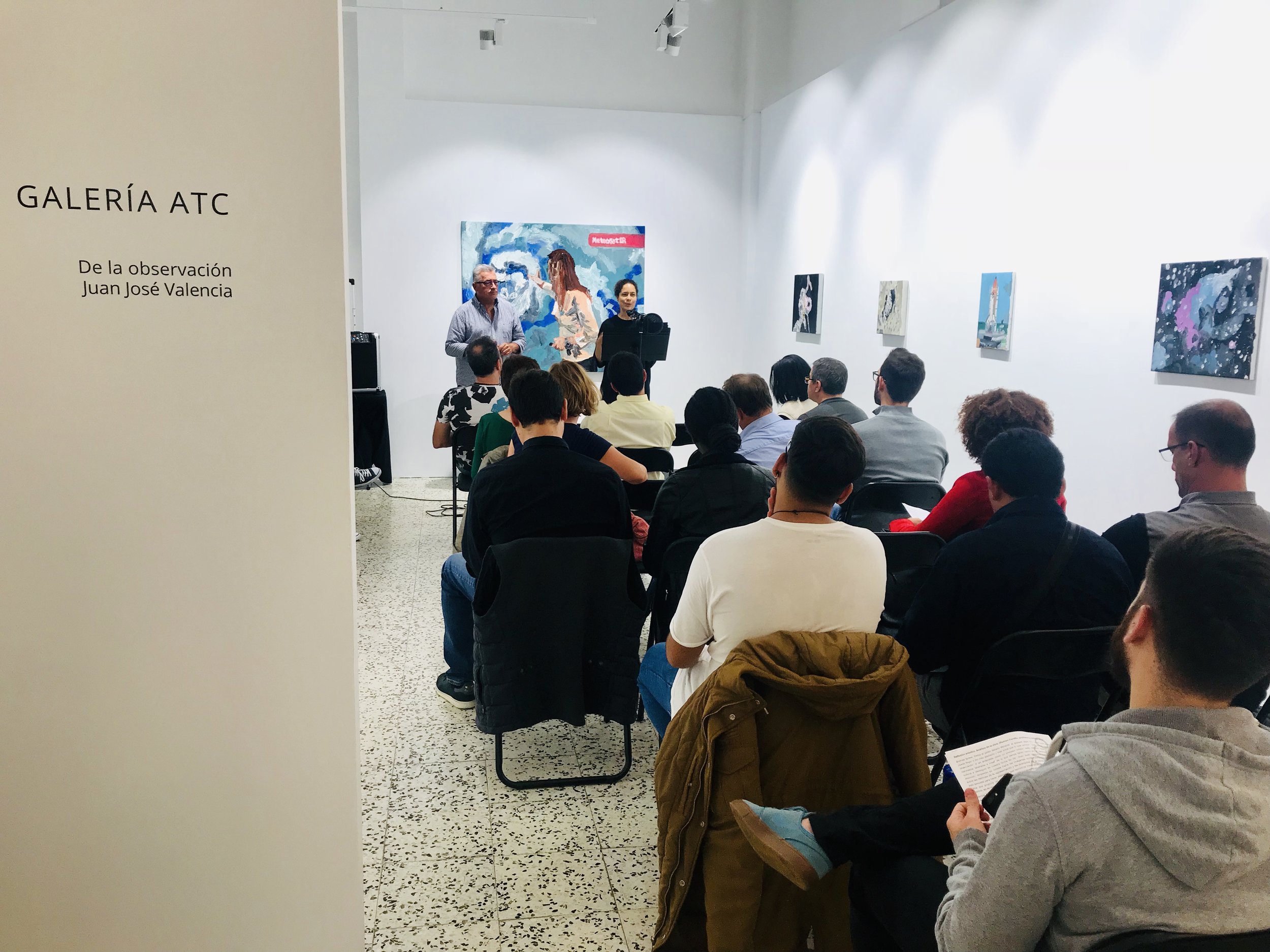 Practicando con los alumnos en distintos escenarios. Simulando la inauguración de una exposición de arte.