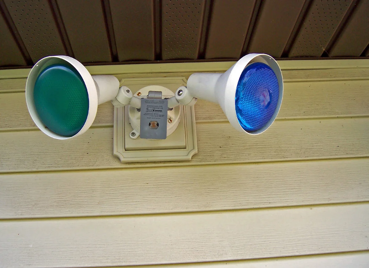how-your-outdoor-lights-can-actually-help-burglars.jpg