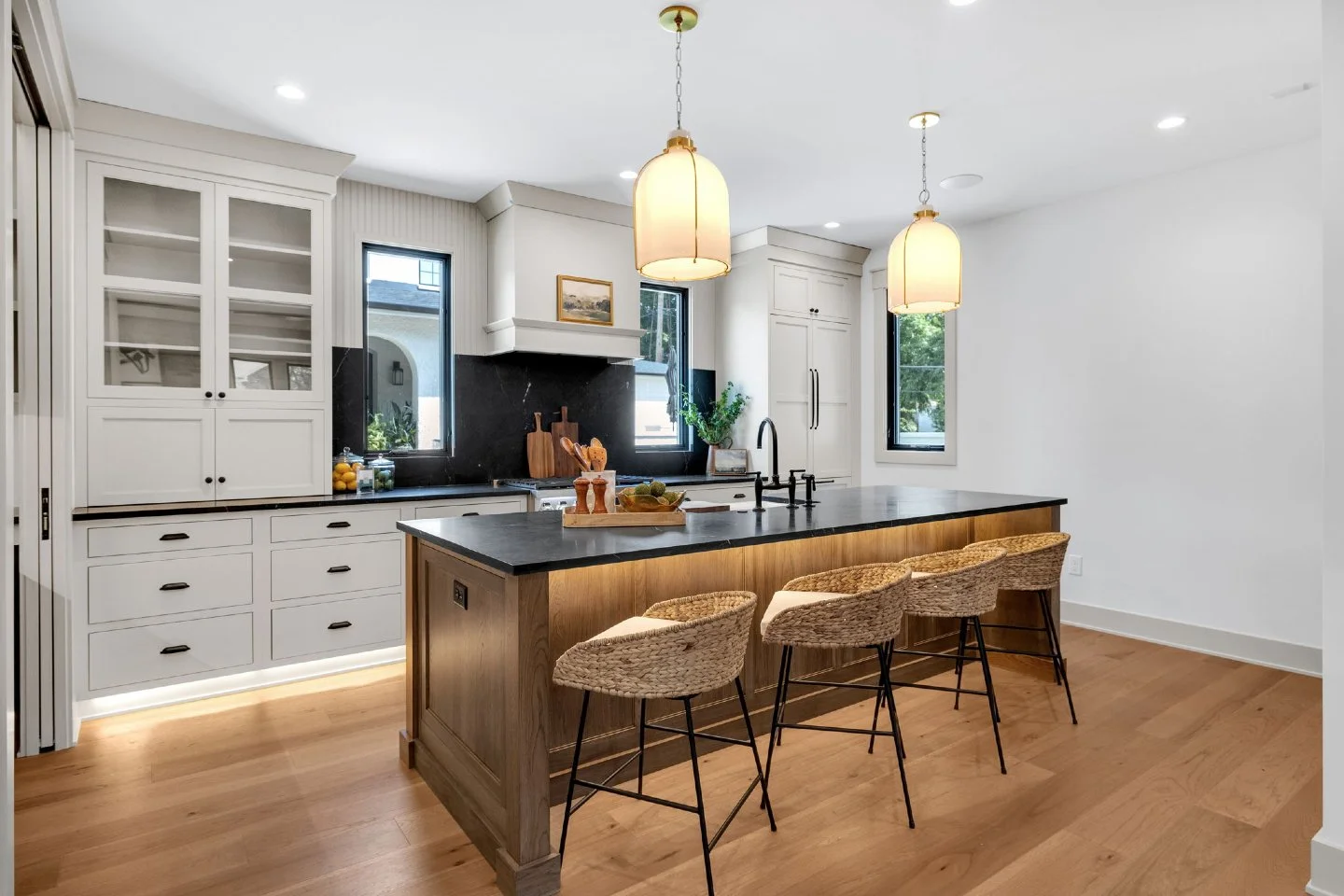 Holiday hosting hits different when your home&rsquo;s doing half the work.

Wide-open spaces, room for everyone, and design that makes gathering feel easy.

📸: @IndyImagery