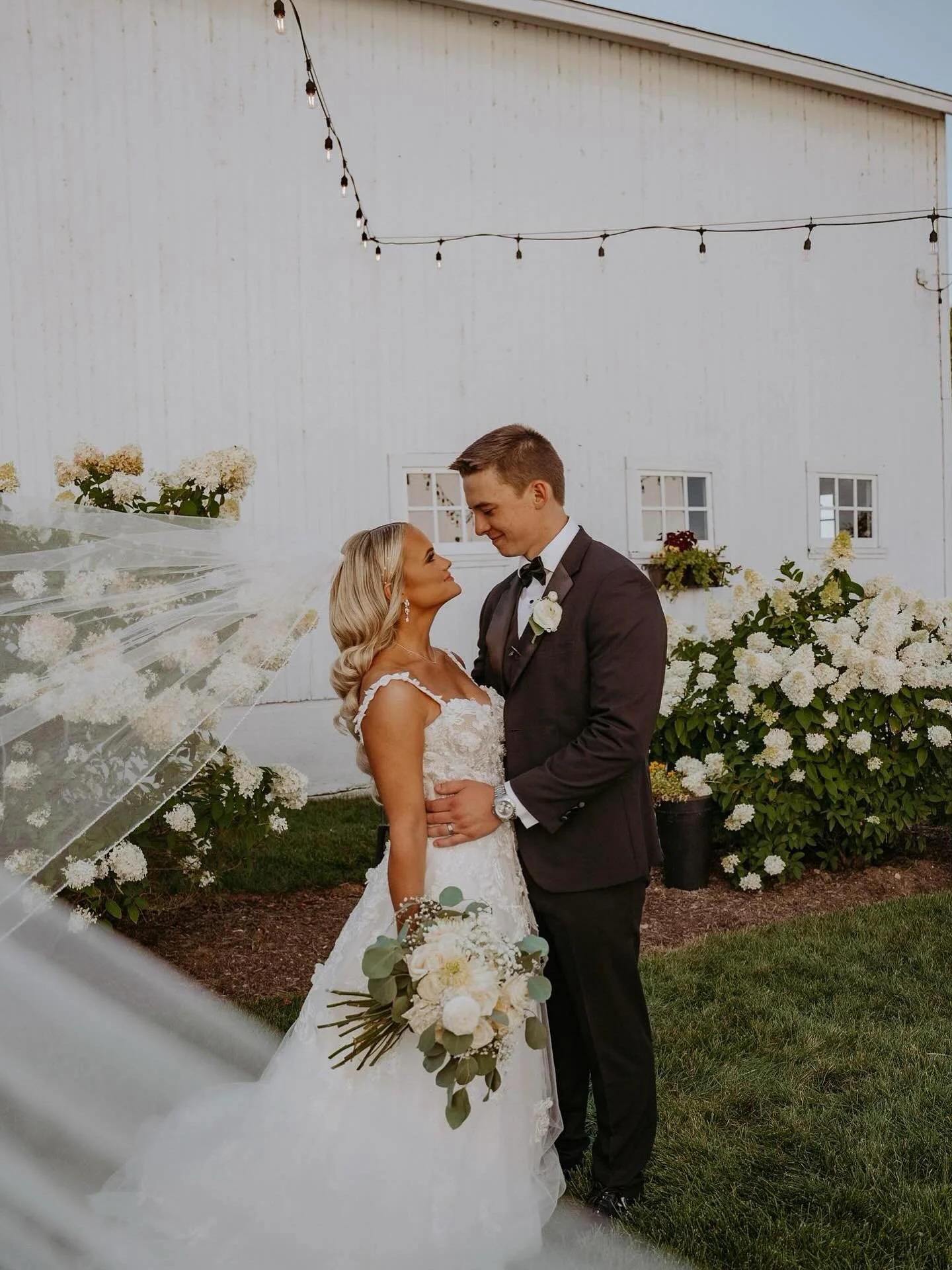It&rsquo;s almost hydrangea season! 👏🏻 #bluestemfarmandevents #realbarnwedding #barnvenue #illinoisbarnvenue #chicagowedding #lakegenevaweddings #mchenrycountyil #summerweddings