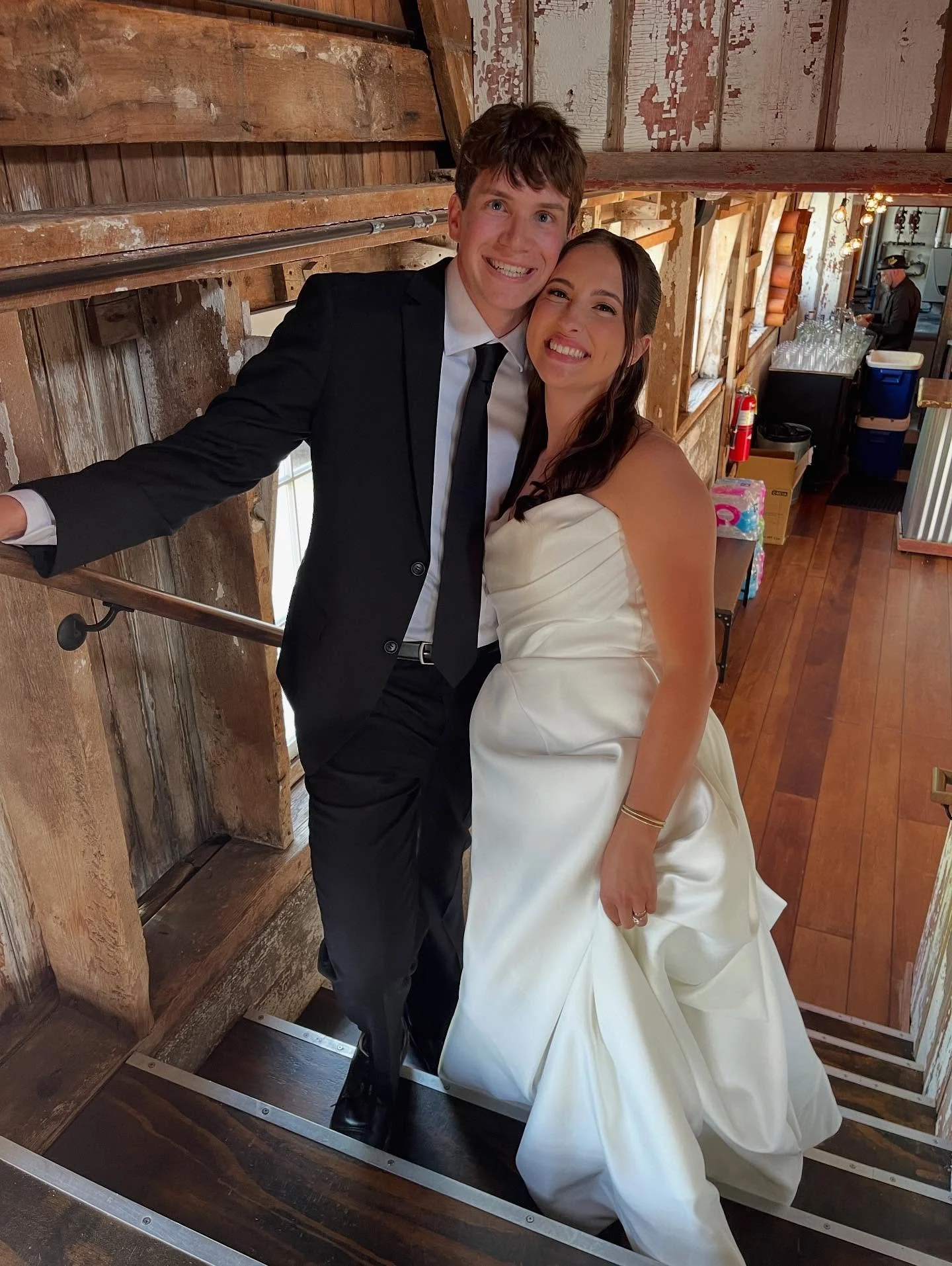 Congratulations Madison &amp; Matthew! 🥂 #bluestemfarmandevents #barnweddings #realbarnwedding #weddingbarn #illinoisbarnwedding #chicagoweddings #lakegenevaweddings