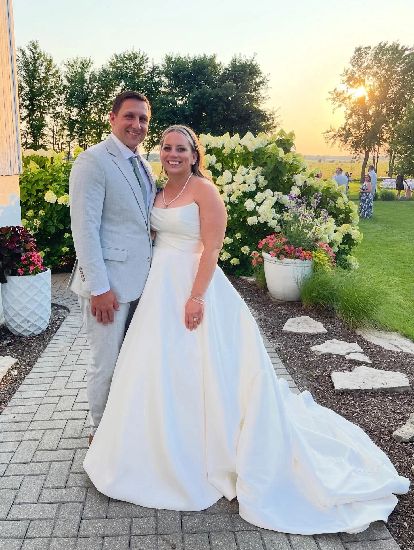 Just under ✌🏻weeks! 🌷🌻 #bluestemfarmandevents #realbarnvenue #chicagoweddings #lakegenevawedding