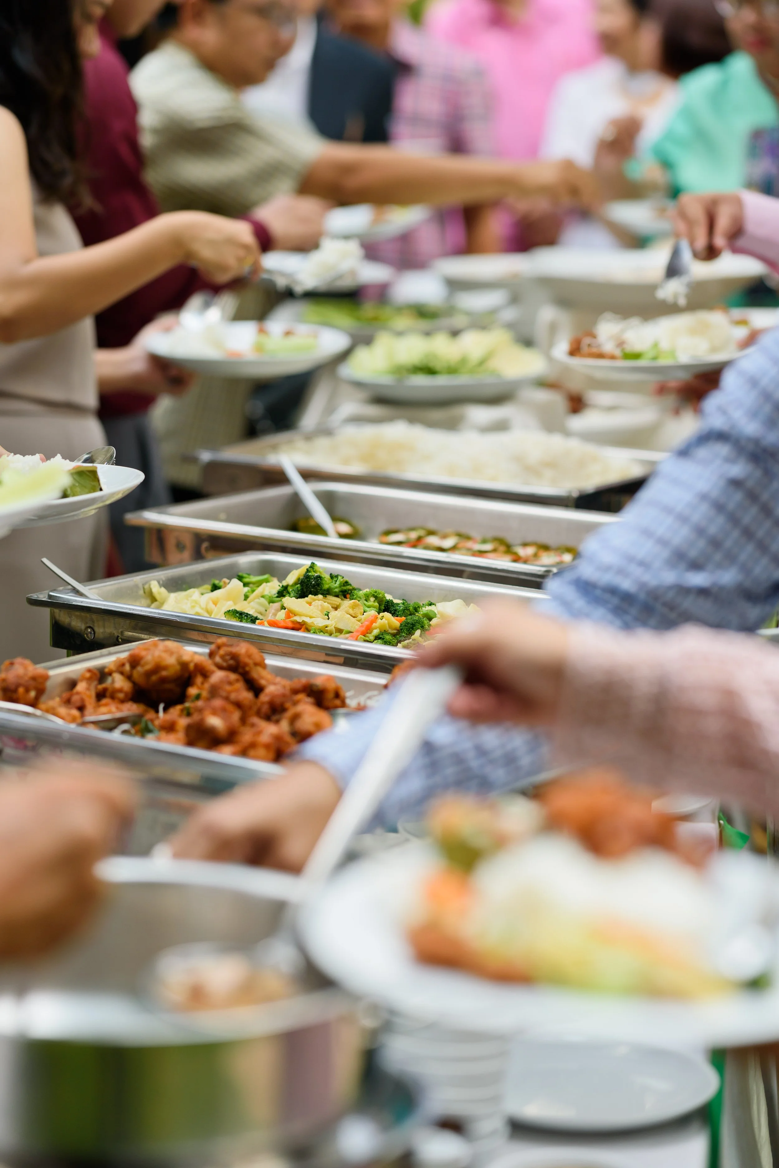 scooping-food-buffet-food-restaurant-catering.jpg