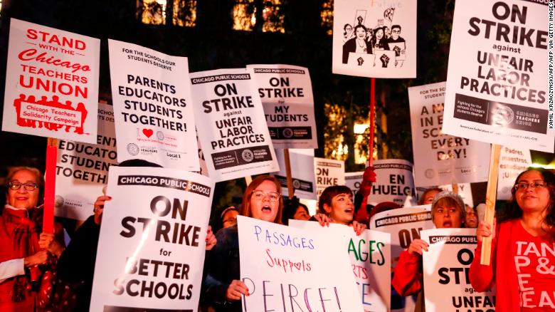 Teachers fighting for better education and school funds in Chicago 
