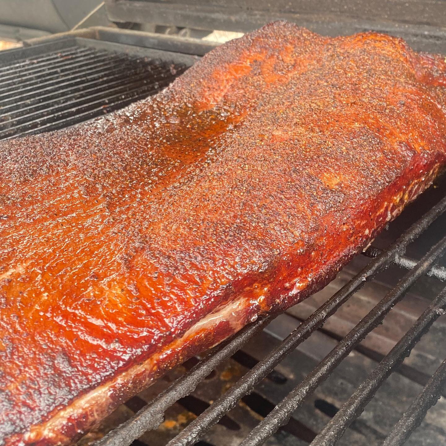 Look at that belly! 
.
.
#porkbelly #realbacon #mft #mftcatering #boisefood #boisefoodie #boisecatering #boisecaterer #smokedporkbelly #grill #grilling #charcoal