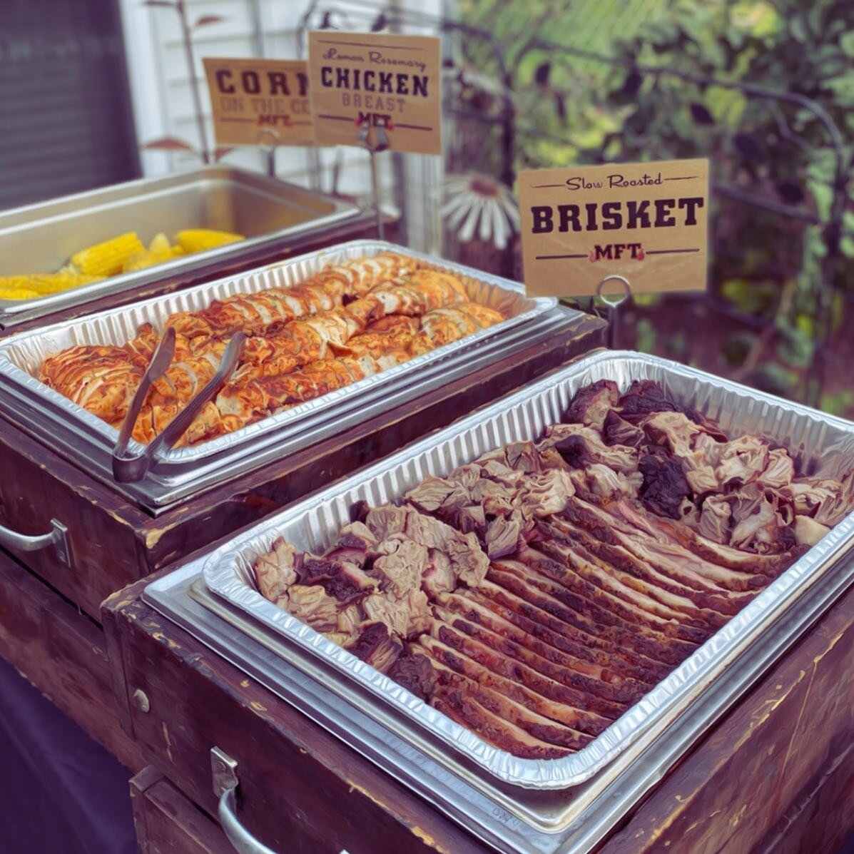 Look at this spread we did for a small #backyardparty 🤤 . Brisket, BBQ chicken and corn on the cob. Want some? Call us!
#boisecatering #idahofoodie #boiseeventplanner #boisestatebroncos