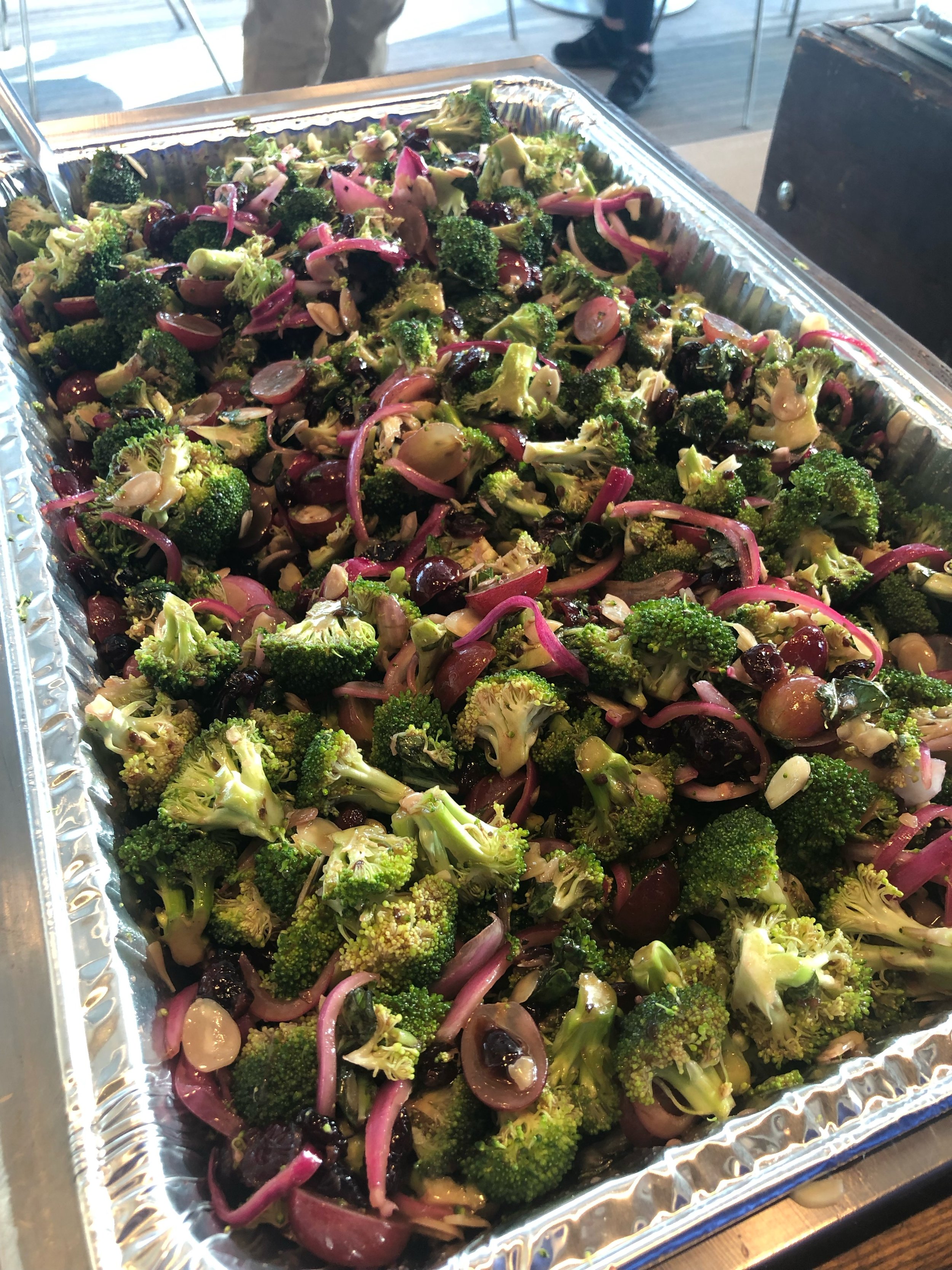 BALSAMIC BROCCOLI RASPBERRY SALAD