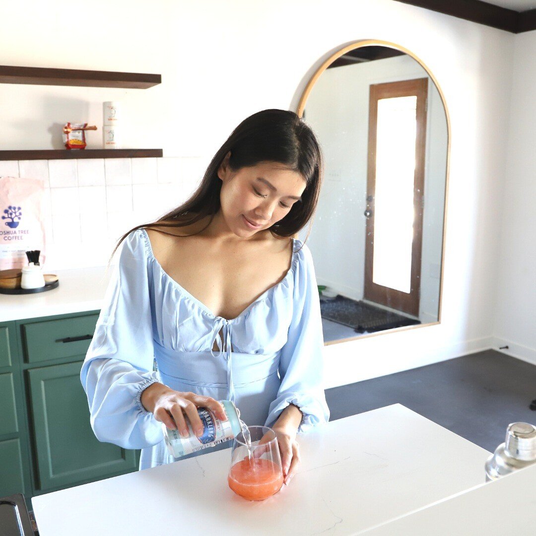 Ready for the Fourth of July Weekend? Give this fun, low calorie and low sugar mocktail a try! You can also have it as a cocktail! 

🍓 Strawberry Basil Bliss 

Ingredients: 
3 strawberries 
3 basil leaves 
1/2 tbsp of honey 
1/2 lemon or lime for ju