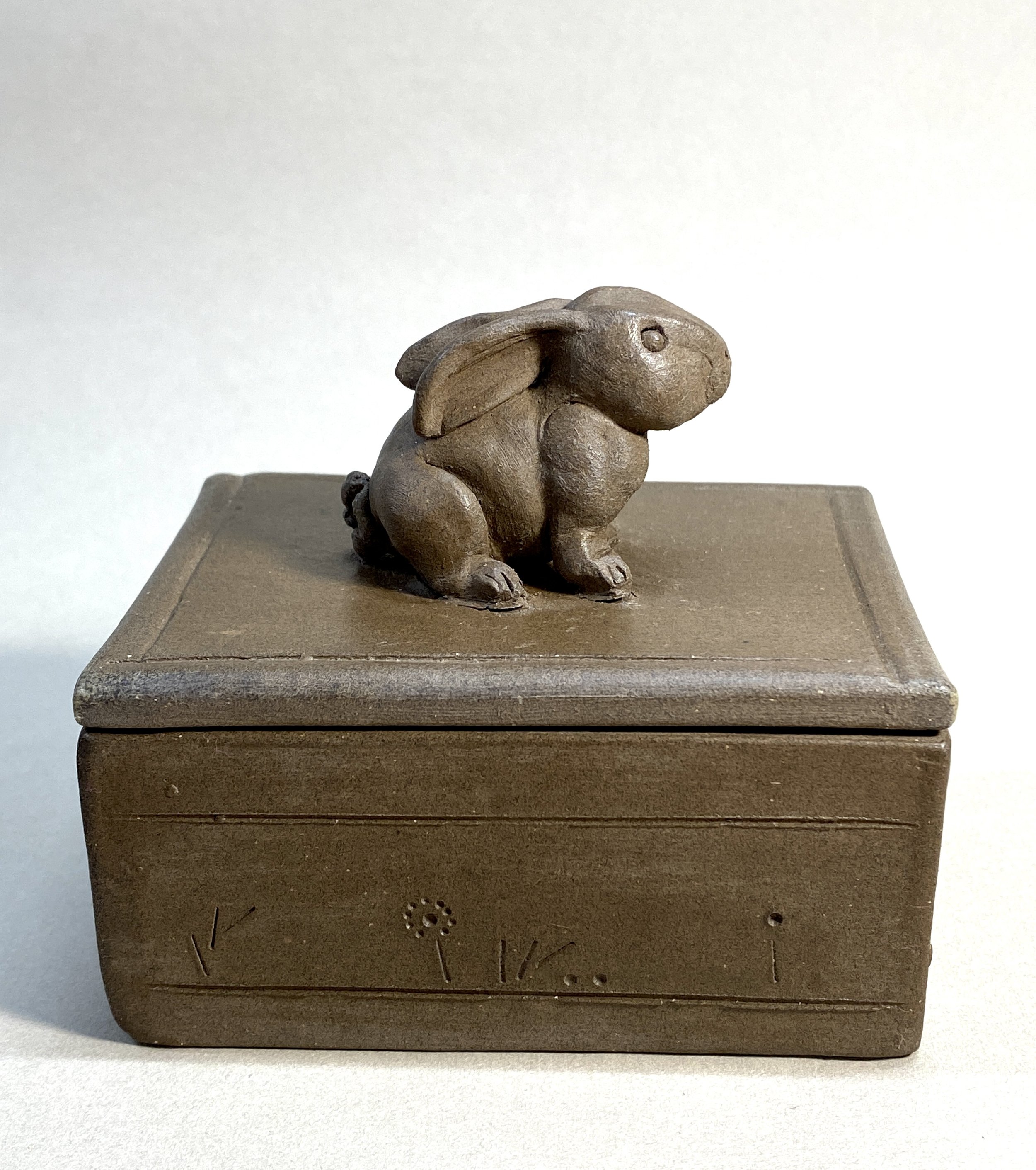 * Sitting Rabbit Box 