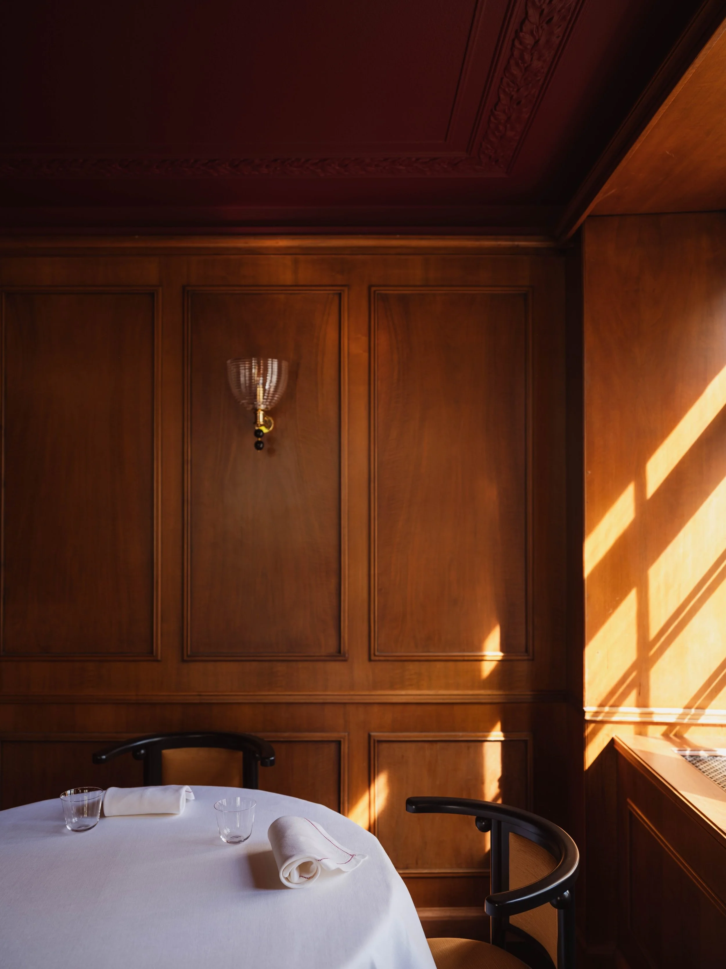Mark&uuml;s, the Zurich restaurant by acclaimed chef Markus St&ouml;ckle, is first notable for its external sgraffito decoration, housed in one of the city&rsquo;s oldest surviving structures. Inside, the contrast between past and present continues. 