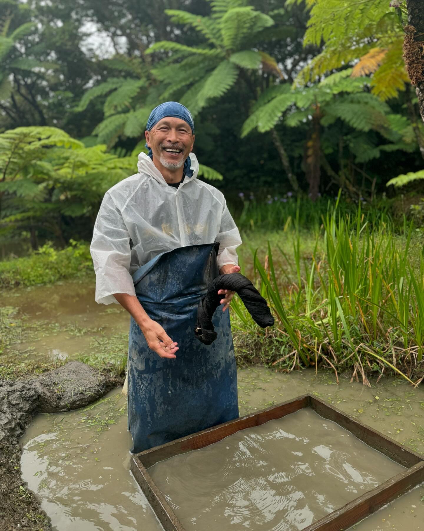 Mud-dyeing, rain or shine! Fine silk yarns are dyed in mud in preparation for the weaving of &ldquo;oshima tsumugi&rdquo;, a complicated and finely patterned type of ikat.
.
.

#japanesetextiles #textiletour #kimono #japanesecraft #madeinjapan #madei
