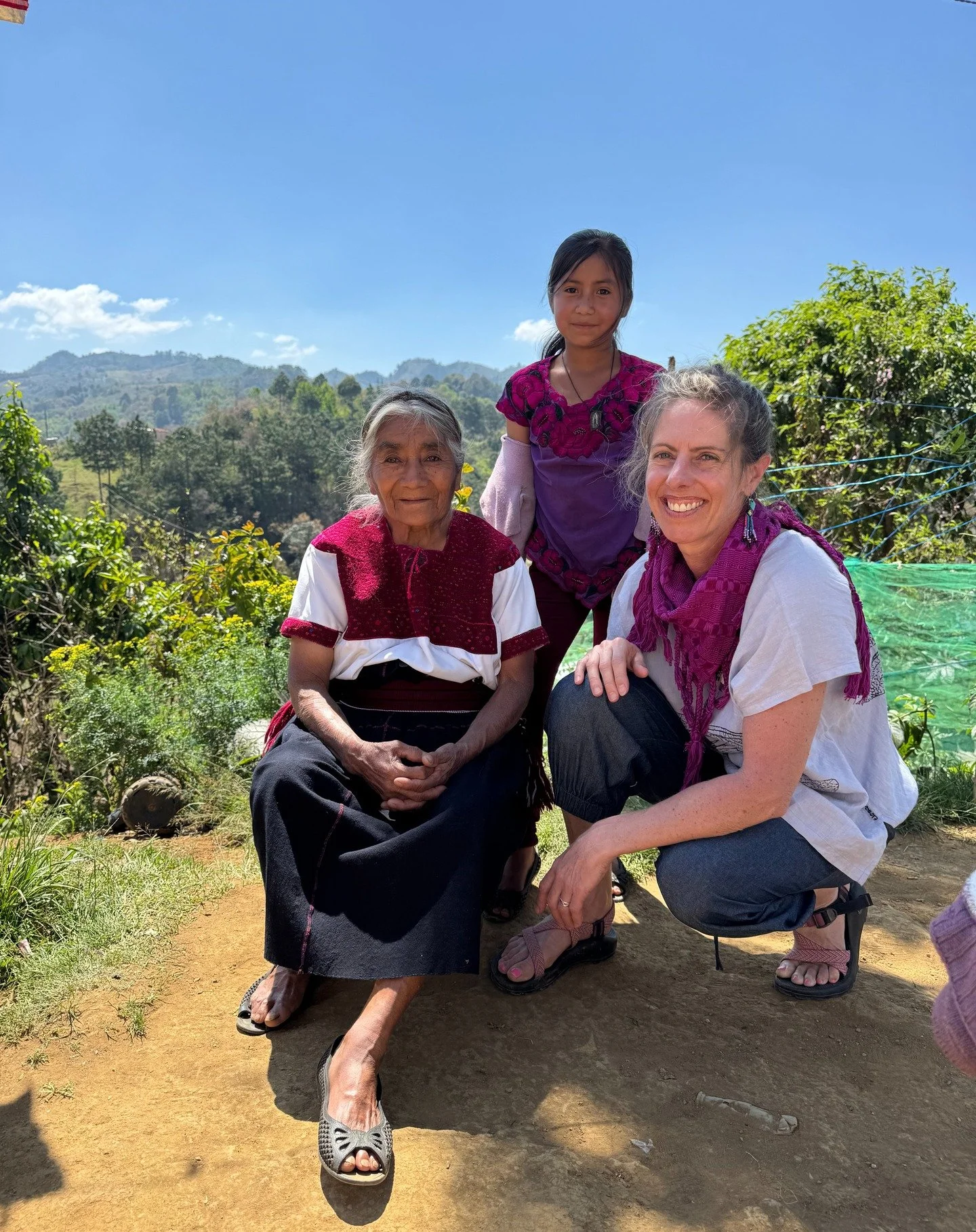 A huge thank you to the women of El Camino de los Altos @elcaminodelosaltos who welcomed our group to their homes and studios this month! It was a privilege to get a behind-the-scenes look at the work of their cooperative, which comprises 130 women f