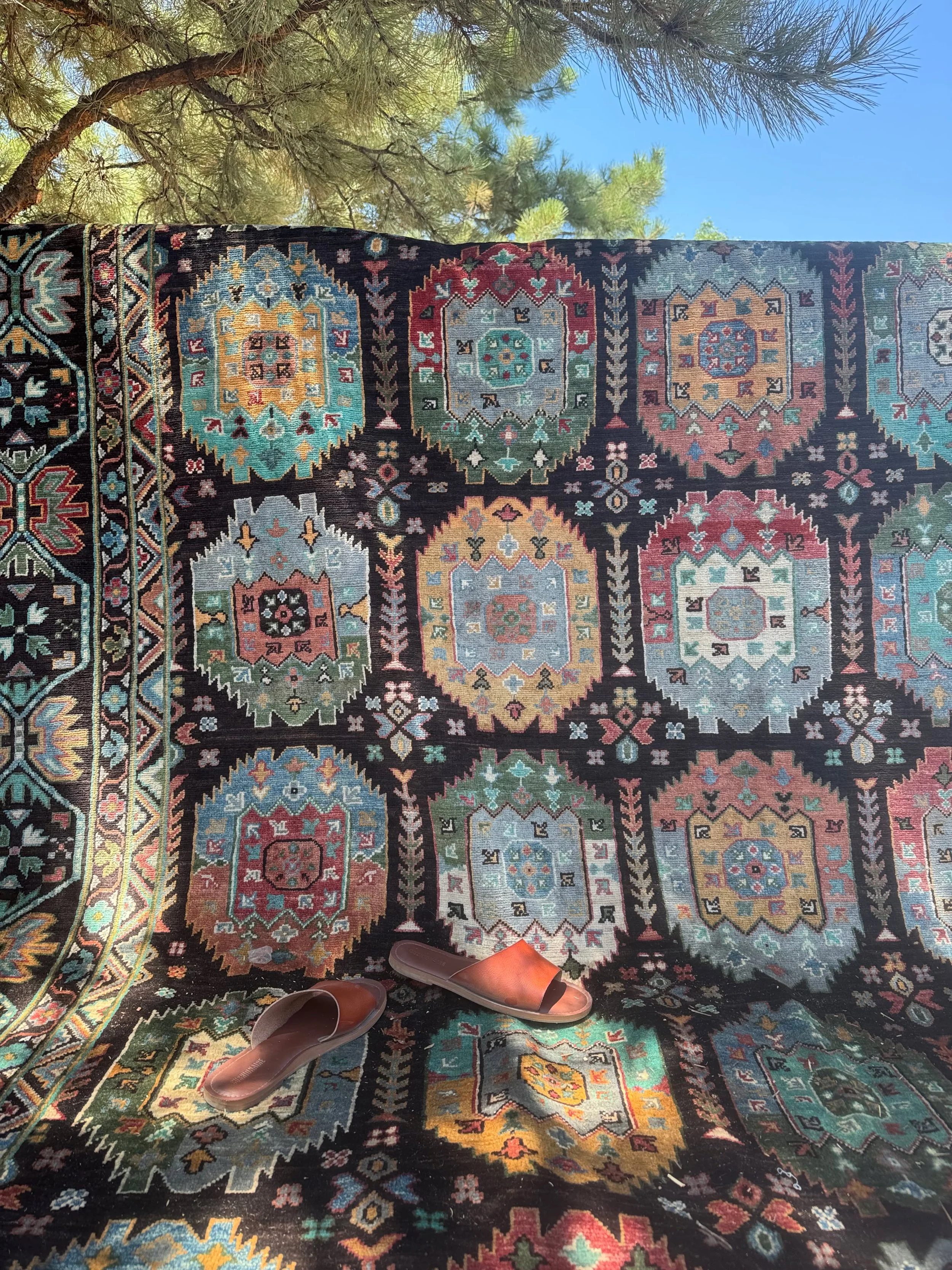 It was wonderful to be back in Santa Fe for the International Folk Art Market @folkartmarket this past weekend! I was too busy enjoying myself to take photos but here's a small selection of people I saw and crafts that caught my eye. See you next yea