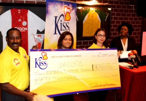 GFFS Platinum Sponsors, Kiss Baking Co., presents the GFFS founder with their sponsorship cheque. 