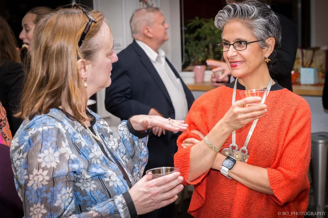 2women-wine-talk.jpg