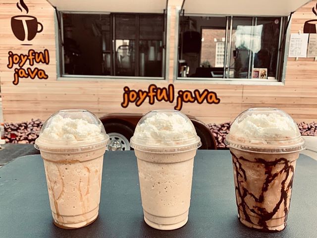 Are you following along in stories as we explore @univofalabama today with our tour guide Madeline, including this pit stop at her favorite after class coffee truck @joyful_java . #collegetours #bama #collegebound #coffeebreak.
.
.
.
.
.
.
.
.
.
#cam