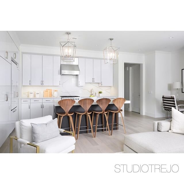 -
Neutral #kitchen style 📸 and check out that backsplash 😯
_______________________________________________________
Schedule a photo shoot with us to make your next project stand out. PA MD DC VA
Photography team: @lila.trejo @xander2424 
__________