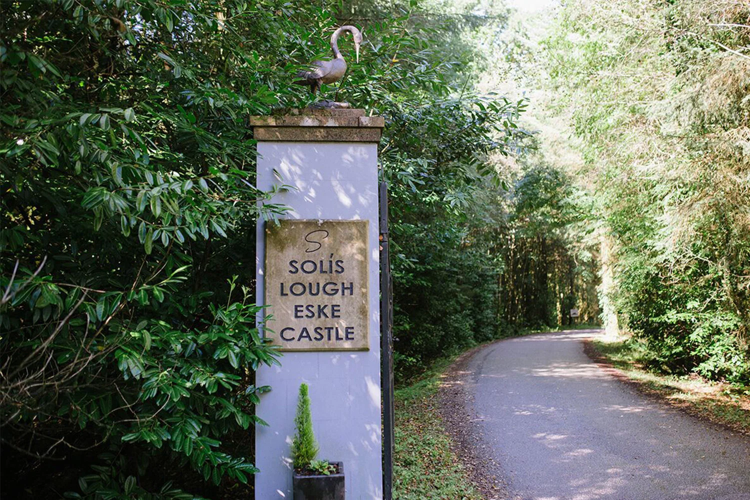 solis-lough-eske-castle-destination-weddings-chicago-engaging-events-by-ali.jpg