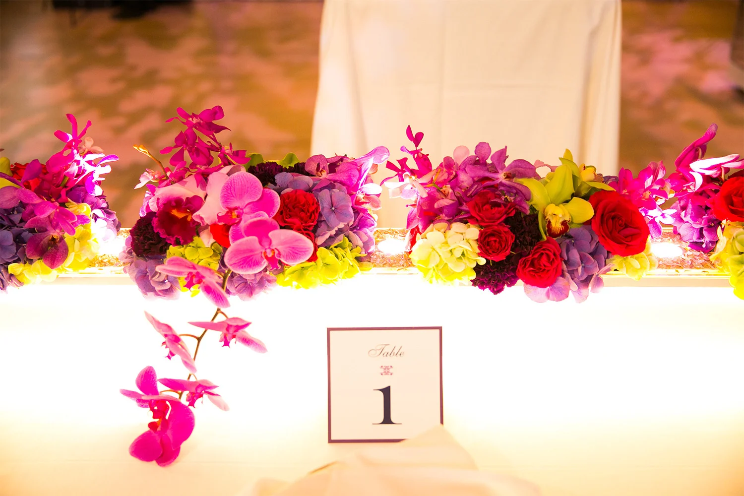 elegant-table-settings-flowers-best-wedding-planner-engaging-events-by-ali.jpg