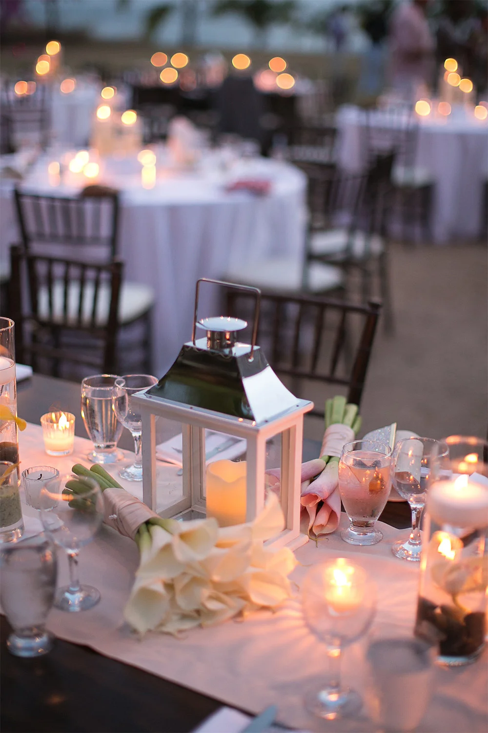 simple-elegant-destination-center-pieces-engaging-events-by-ali.jpg