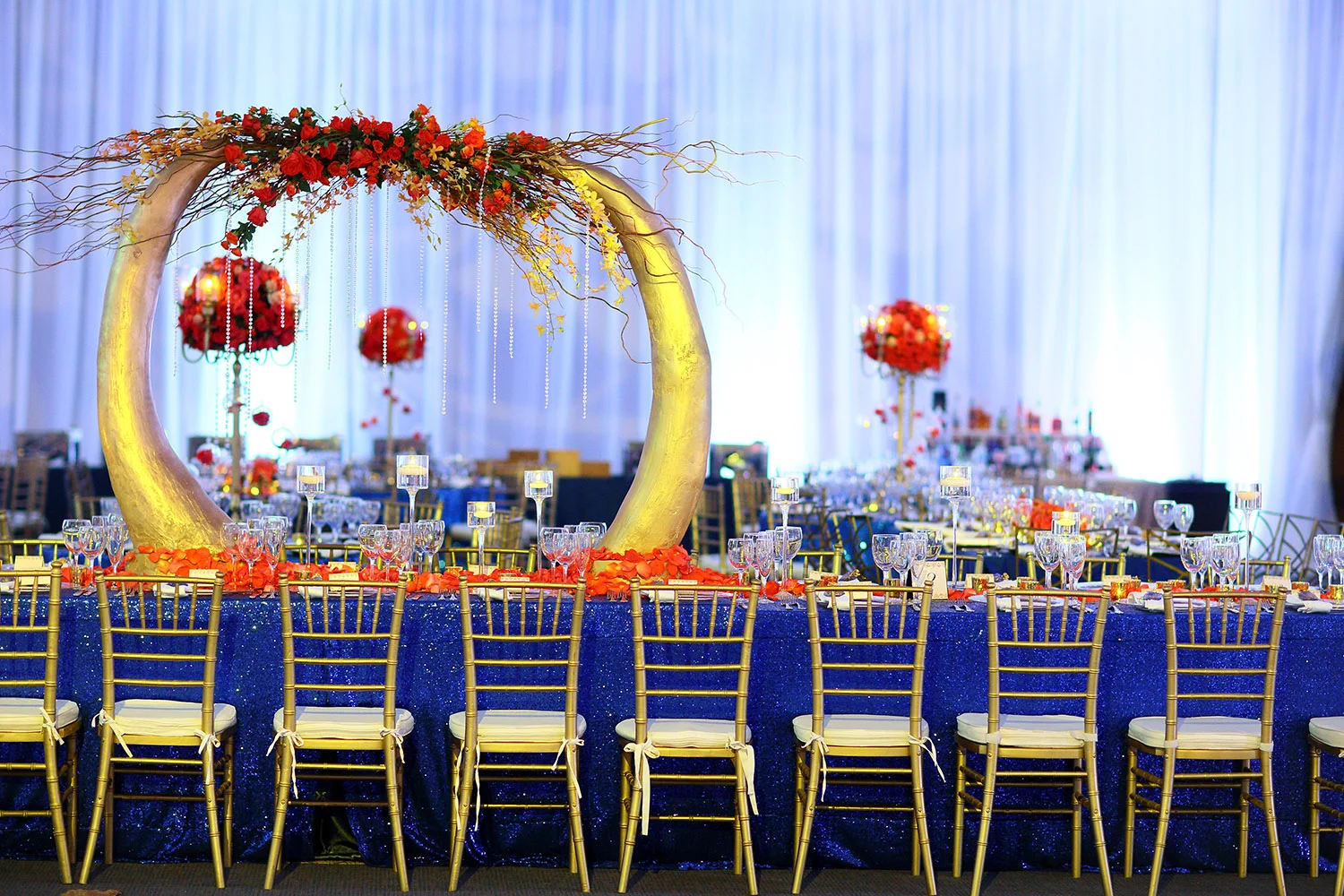 unique-wedding-table-center-pieces-chicago-planner-destinations-engaging-events-by-ali-10twelve.jpg