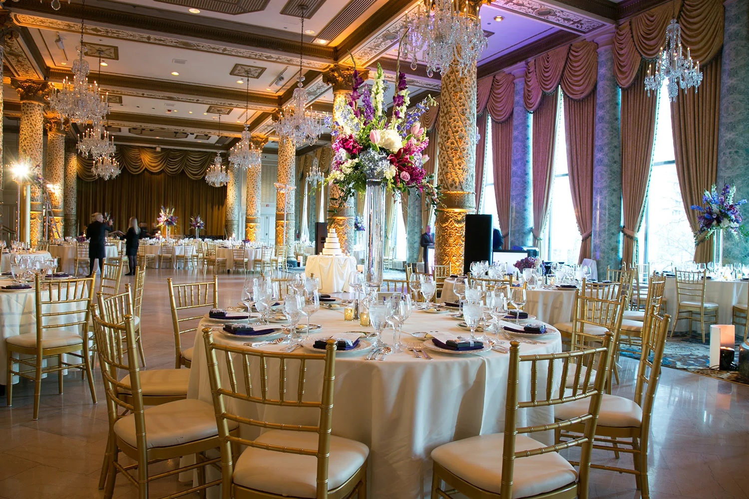 stunning-elegant-drake-chcicago-wedding-planner-engaging-events-by-ali-10twelve.jpg