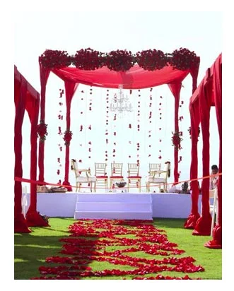 Town & Country - 15 Ideas for Gorgeous Wedding Ceremony Backdrops