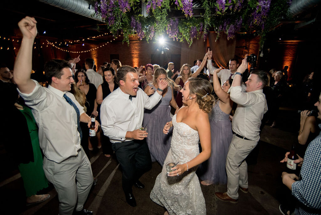 Dancing returns to Chicago Weddings