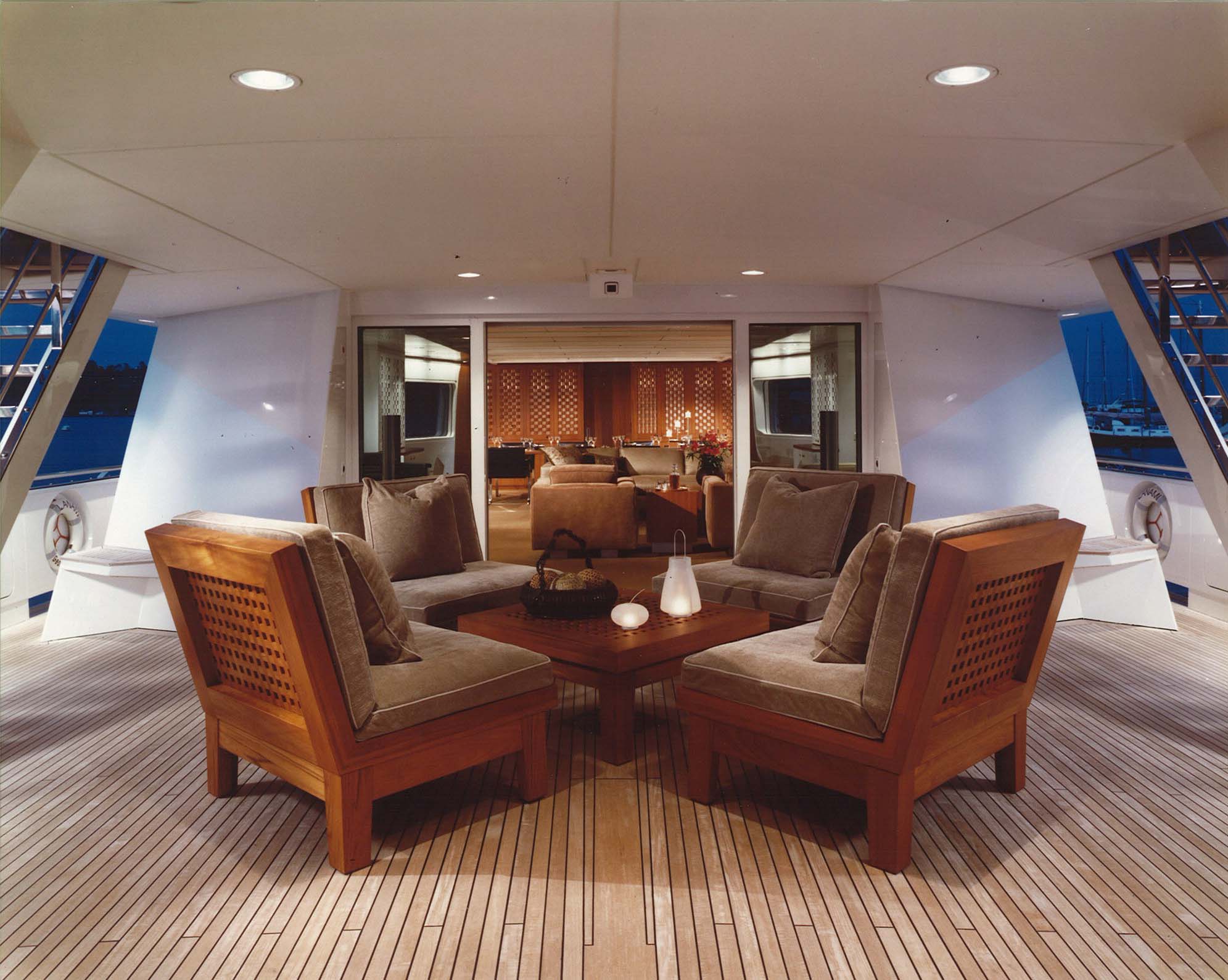 Motor Yacht 2 - Ronin - Sitting Area.jpg
