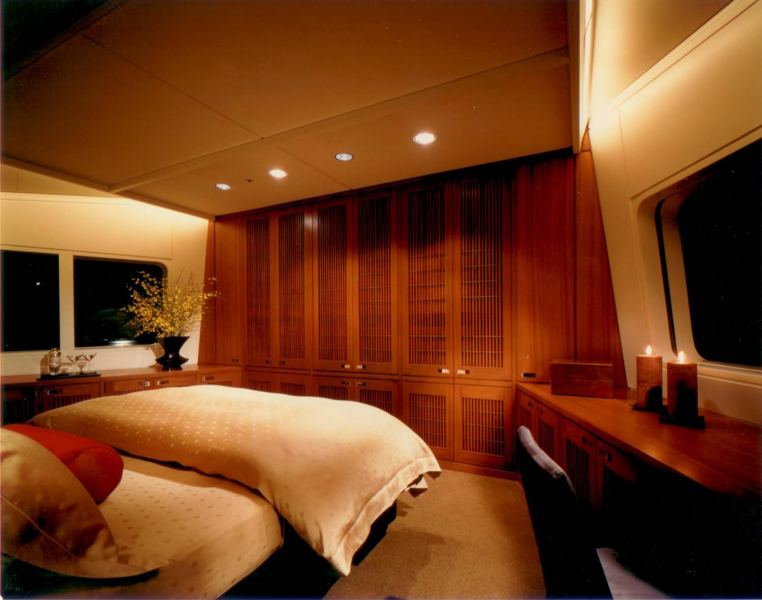 Motor-Yacht-2---Ronin---Bedroom.jpg