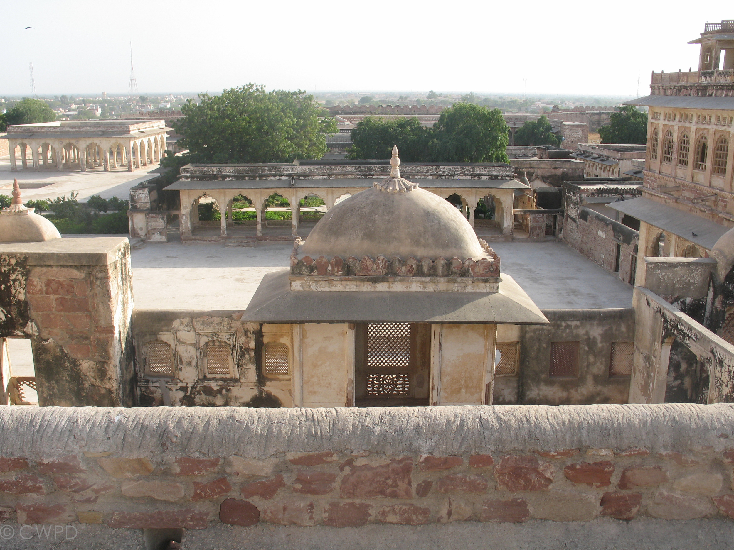  Elevated view of an arcaded walkway, behind which lies the Sheesh Mahal and surrounding gardens.&nbsp;  Image © Courtauld CWPD 